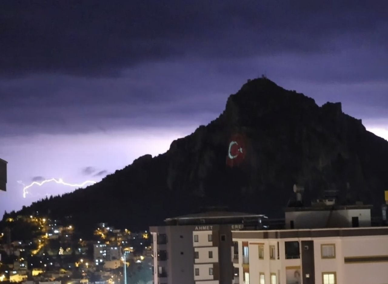 KOZAN KALESİ ŞİMŞEKLER