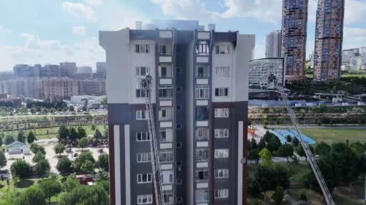 Küçükçekmece'de bina yangını