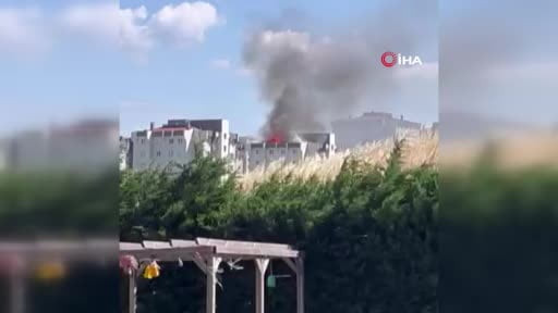 Küçükçekmece'de bina yangını