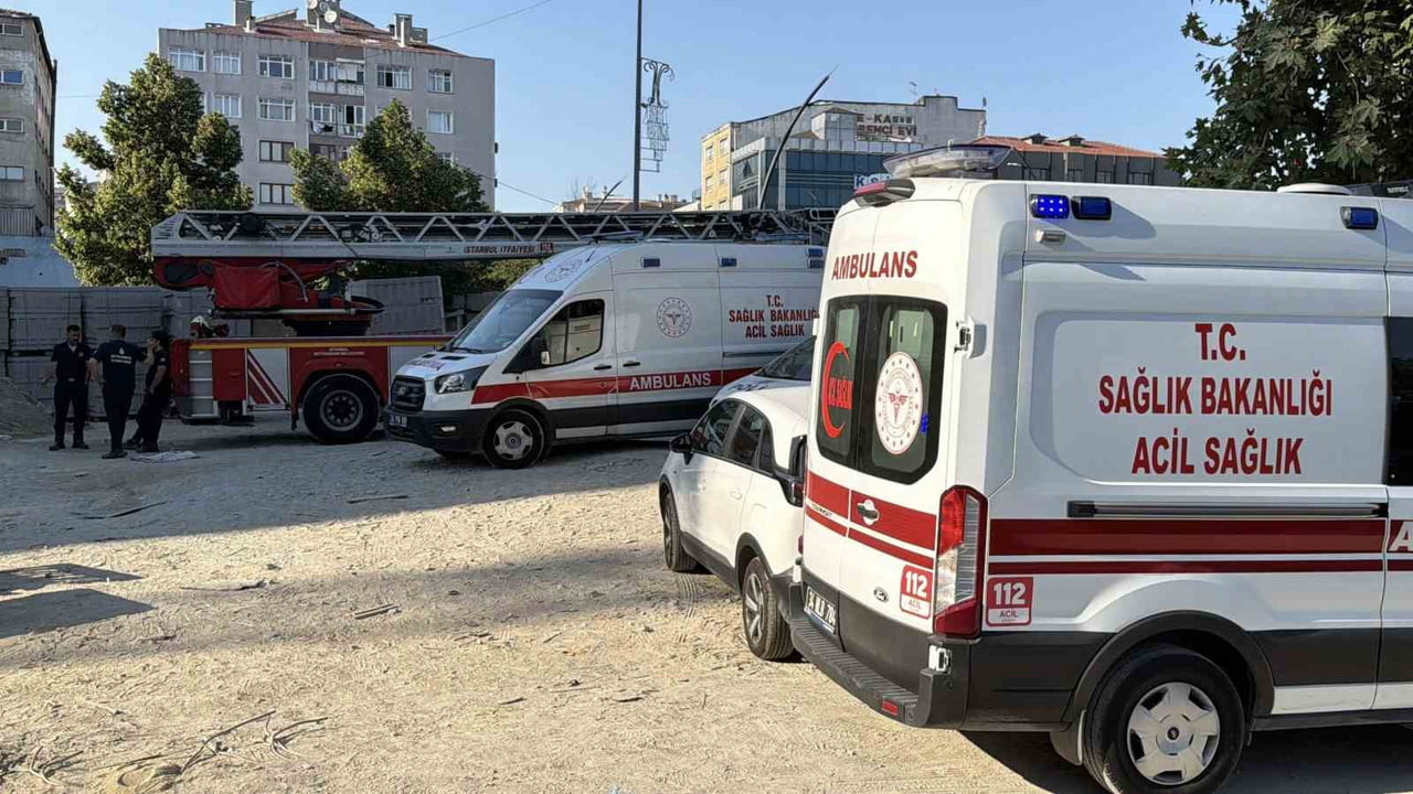 KÜÇÜKÇEKMECE’DE, 15 İŞÇİ 3 AYDIR MAAŞ ALAMADIKLARI GEREKÇESİYLE İNŞAATIN TEPESİNE ÇIKTI. OLAY...