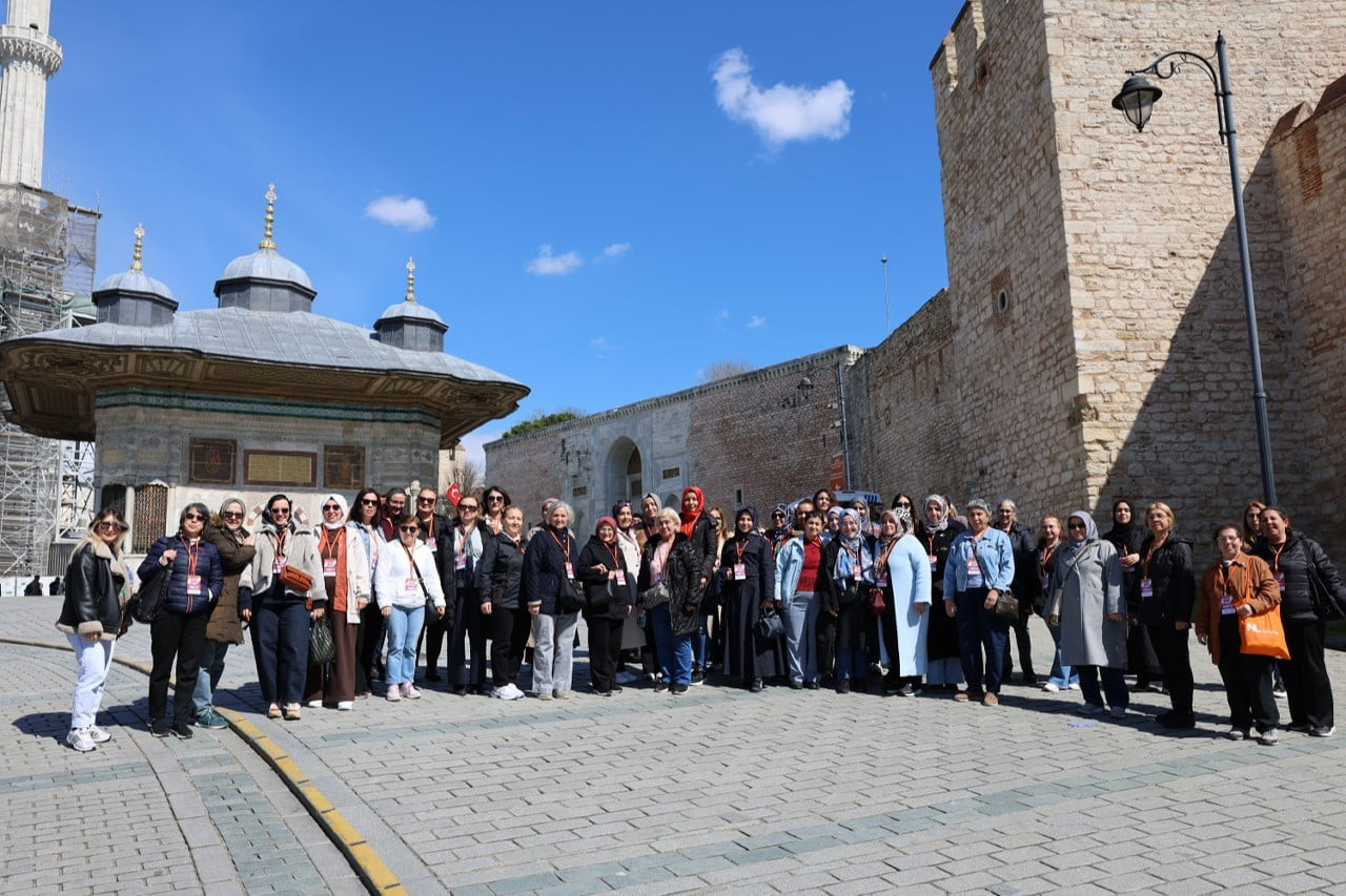 KÜÇÜKÇEKMECELİLER; UNESCO DÜNYA MİRASI LİSTESİNDE YER ALAN TOPKAPI SARAYI'NI PROFESYONEL REHBERLER...