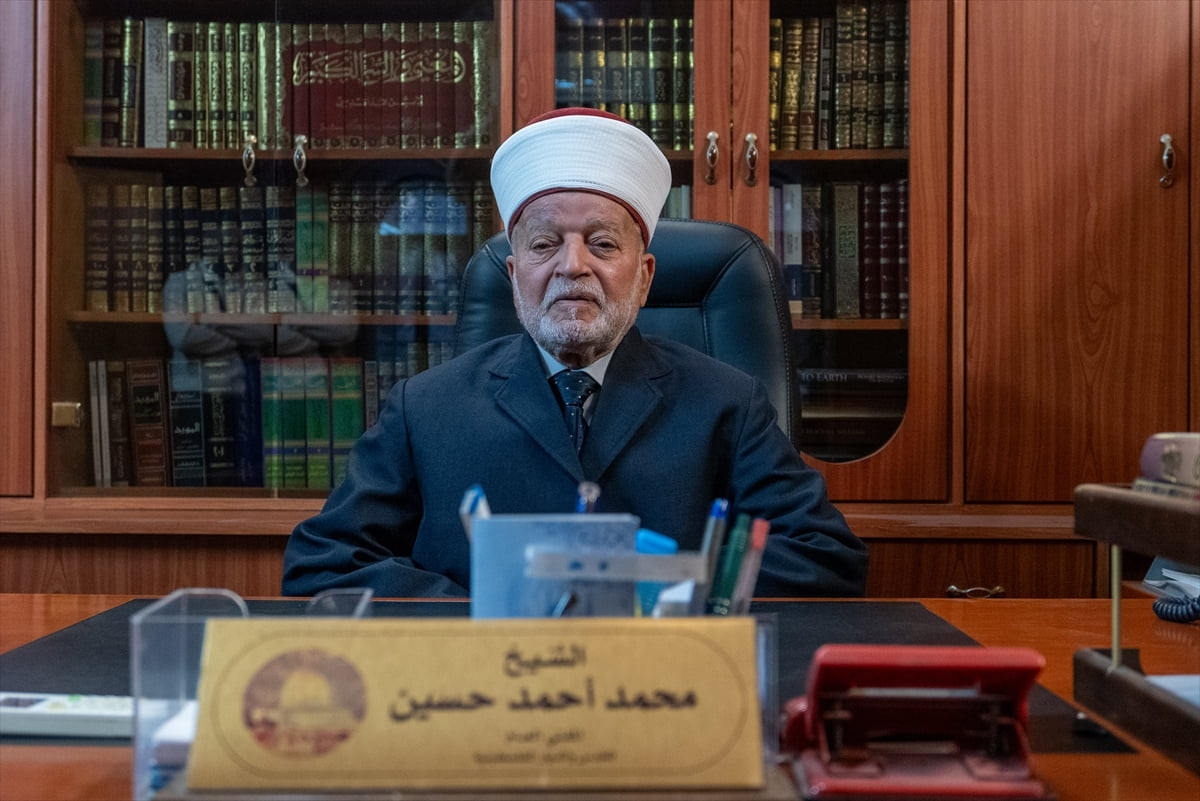 Kudüs ve Filistin Müftüsü Şeyh Muhammed Hüseyin, ramazan ayının yarın başlayacağını Mescid-i...