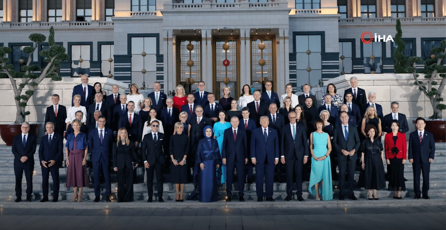 Külliye'de tarihi NATO resepsiyonu: Liderlerle aile fotoğrafı çekildi