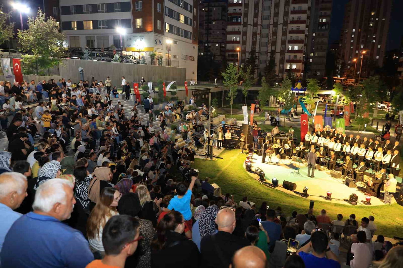 KÜLTÜR VE SANAT ETKİNLİKLERİYLE ADINDAN SIKÇA SÖZ ETTİREN TALAS BELEDİYESİ, BU KEZ BABALAR İÇİN...