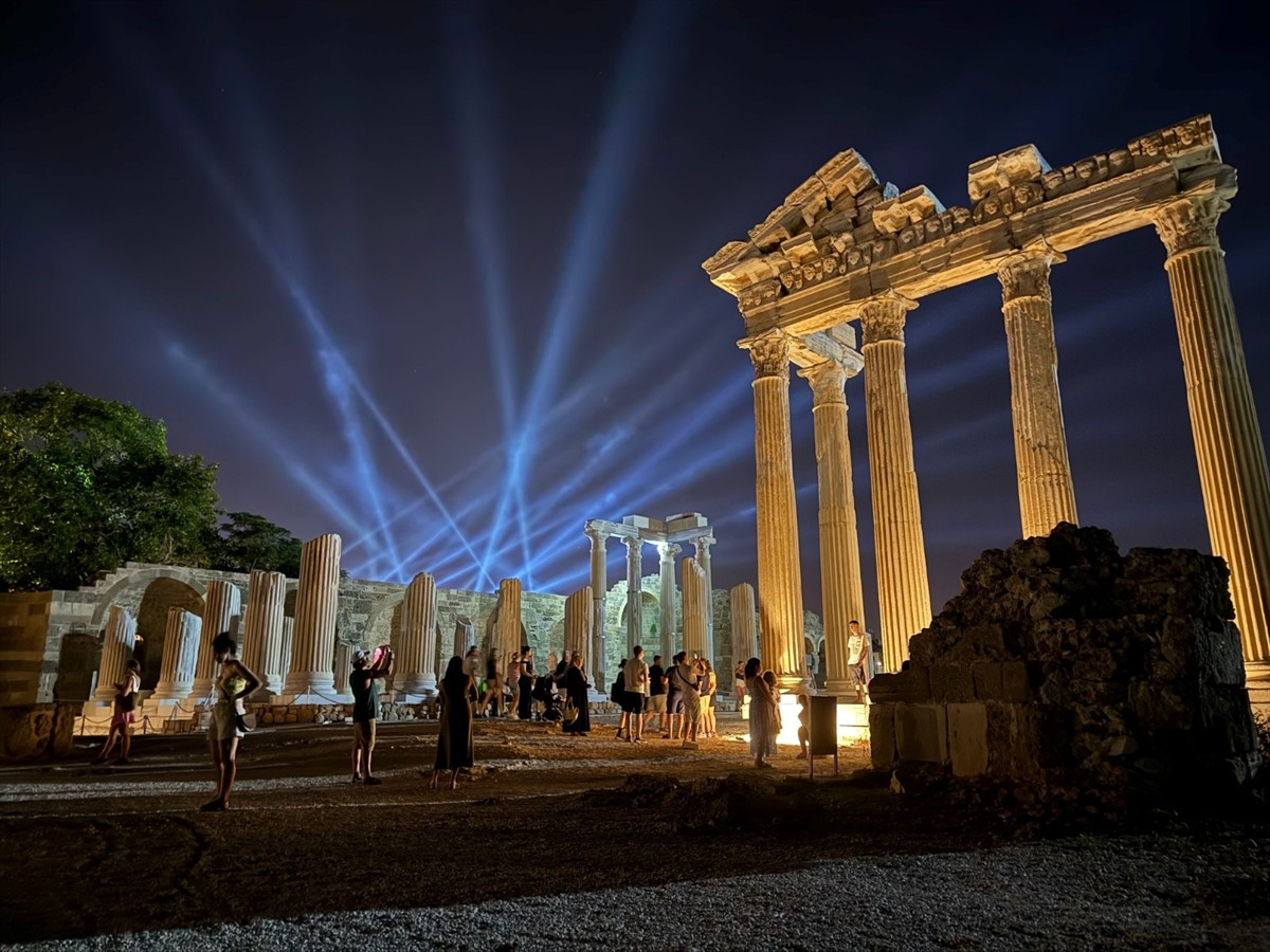 Kültür ve Turizm Bakanı Mehmet Nuri Ersoy, Antalya'nın ekim ayında, geçen yılın aynı dönemine göre...