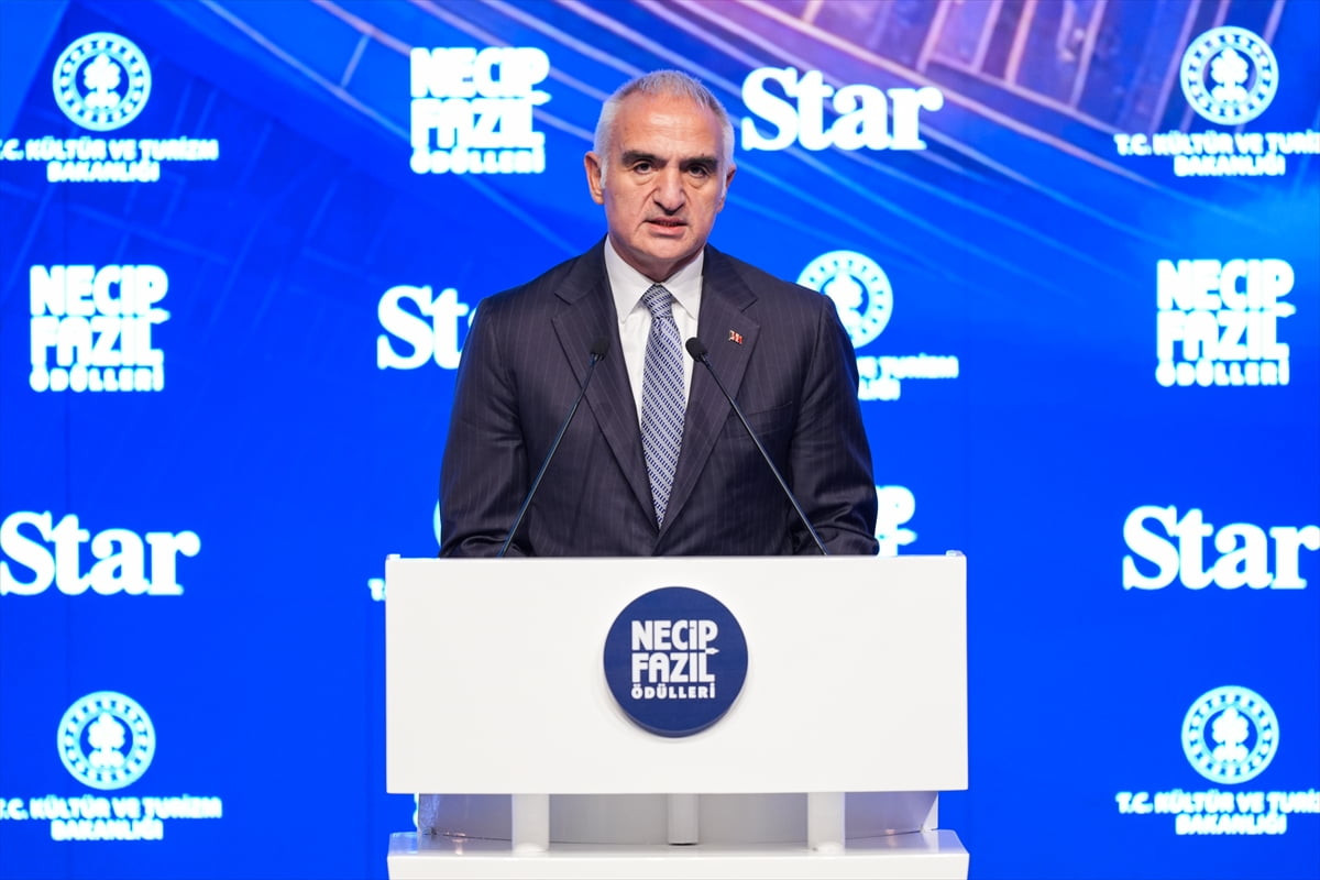 Kültür ve Turizm Bakanı Mehmet Nuri Ersoy, Atatürk Kültür Merkezi'nde düzenlenen '12. Necip Fazıl...