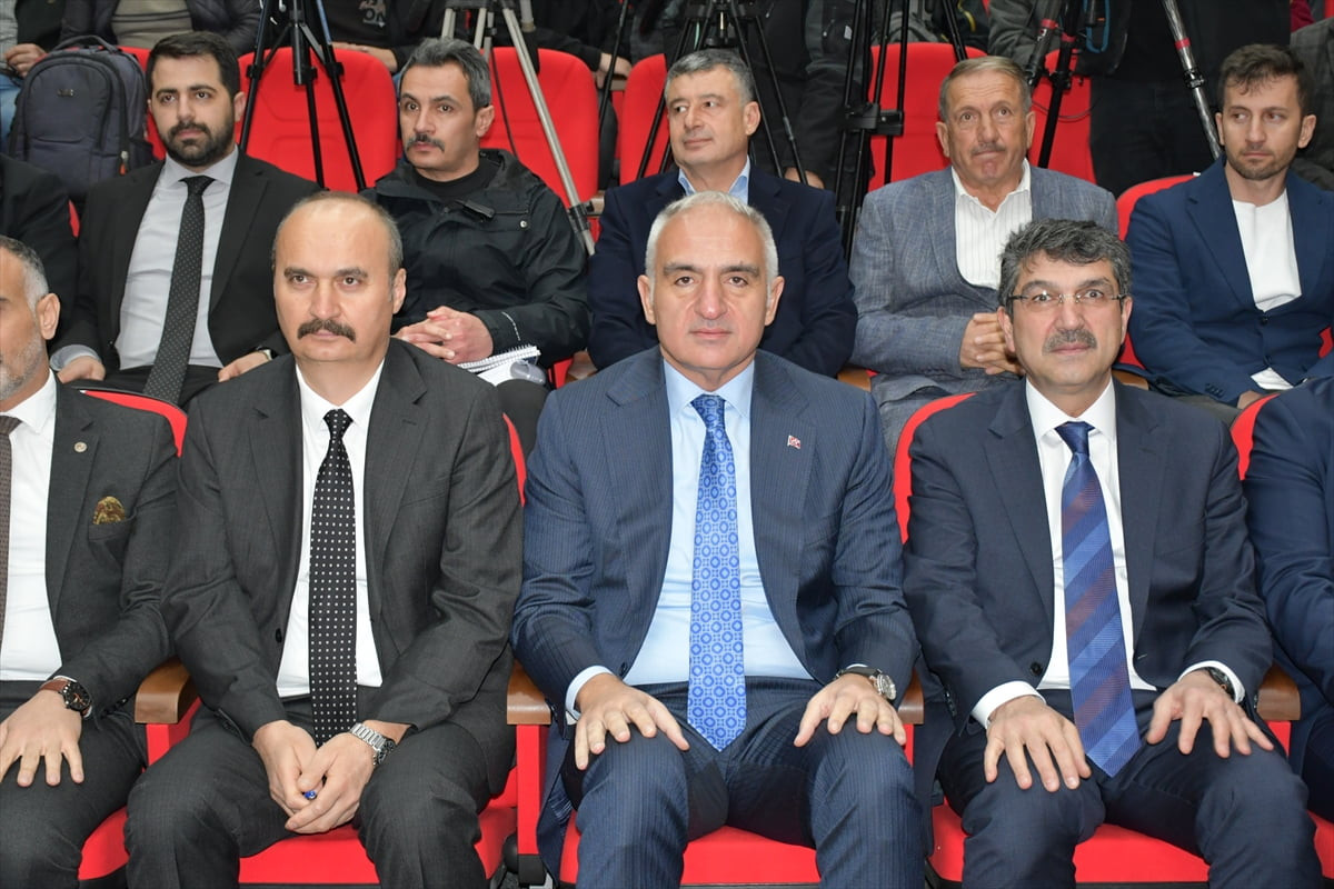 Kültür ve Turizm Bakanı Mehmet Nuri Ersoy, Batman'daki temasları kapsamında yapımı tamamlanan...