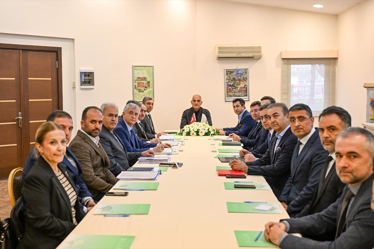 Kültür ve Turizm Bakanı Mehmet Nuri Ersoy, Belek'te turizm altyapısını güçlendirmeye yönelik...