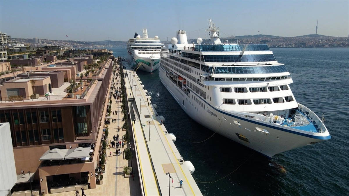 Kültür ve Turizm Bakanı Mehmet Nuri Ersoy, bu yılın ocak-ağustos döneminde kruvaziyer turizminde...
