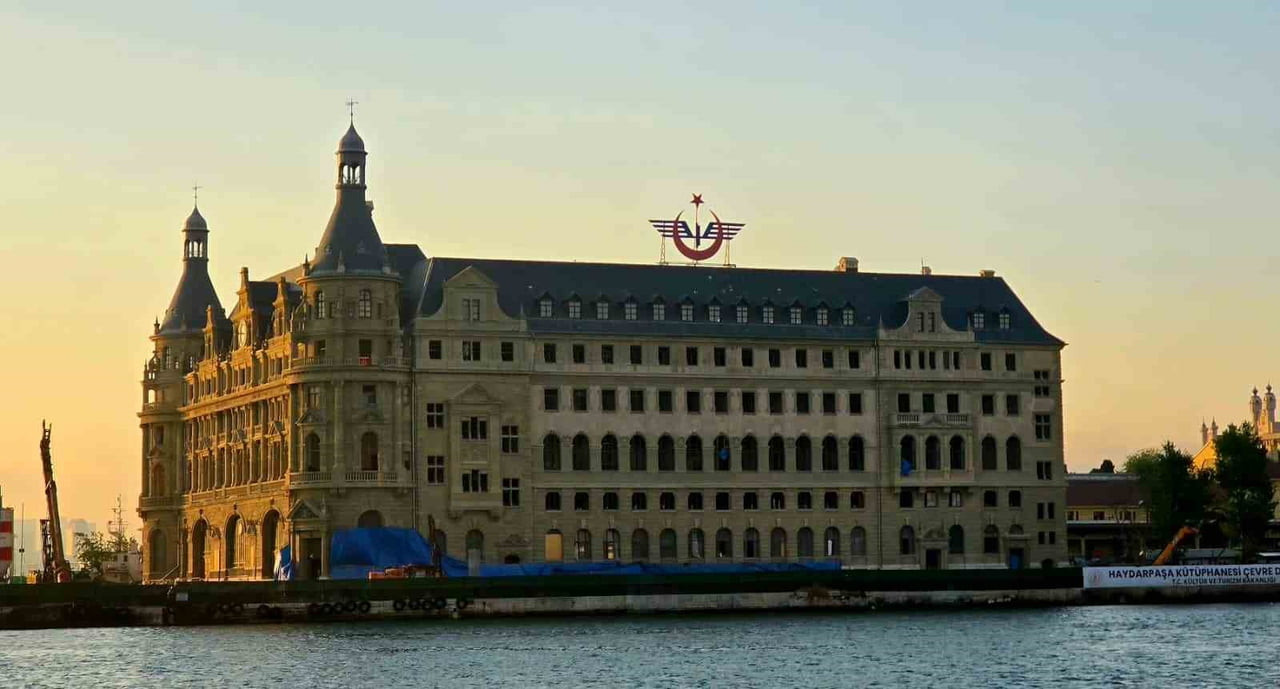 KÜLTÜR VE TURİZM BAKANI MEHMET NURİ ERSOY, HAYDARPAŞA GARI'NDA YÜRÜTÜLEN RESTORASYON ÇALIŞMALARINA...