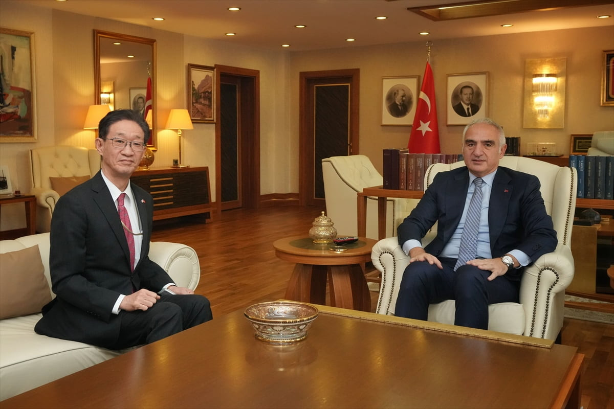 Kültür ve Turizm Bakanı Mehmet Nuri Ersoy, Japonya'nın Ankara Büyükelçisi Masami Tamura ile bir...