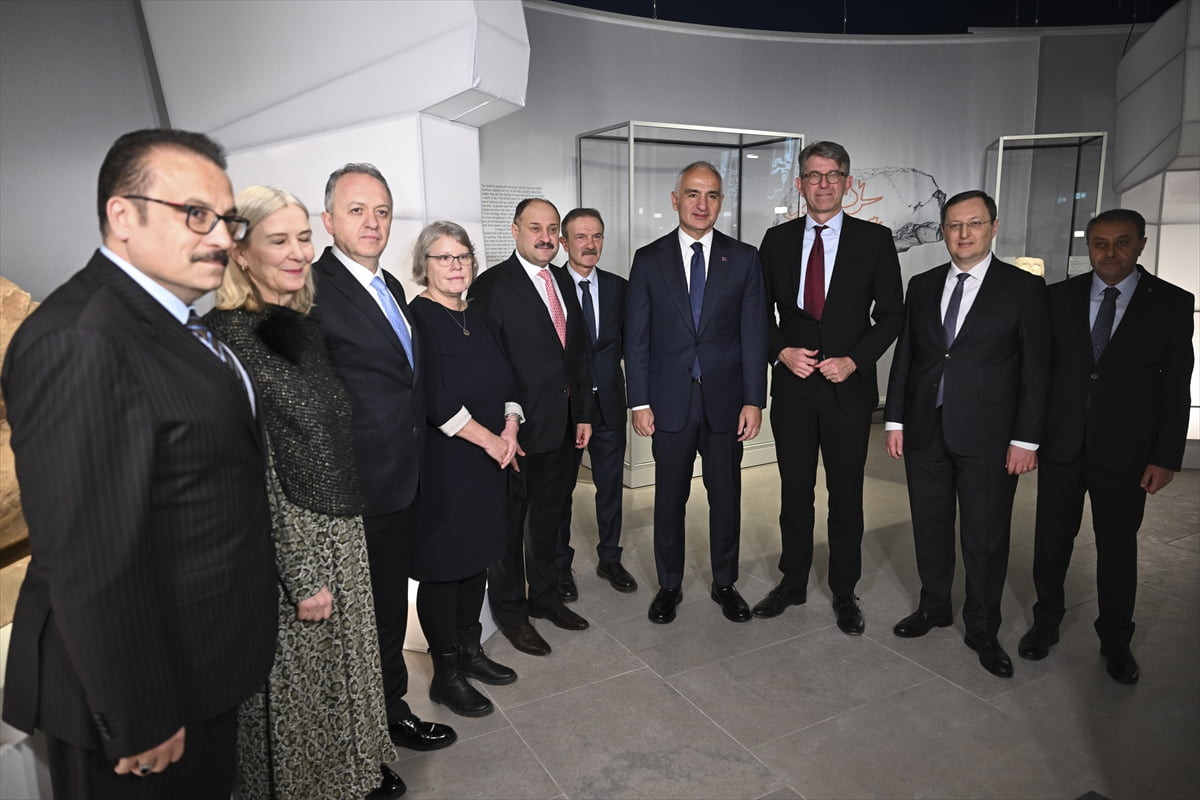 Kültür ve Turizm Bakanı Mehmet Nuri Ersoy (sağ 4), Almanya Kültürden Sorumlu Devlet Bakanı Wolfram...