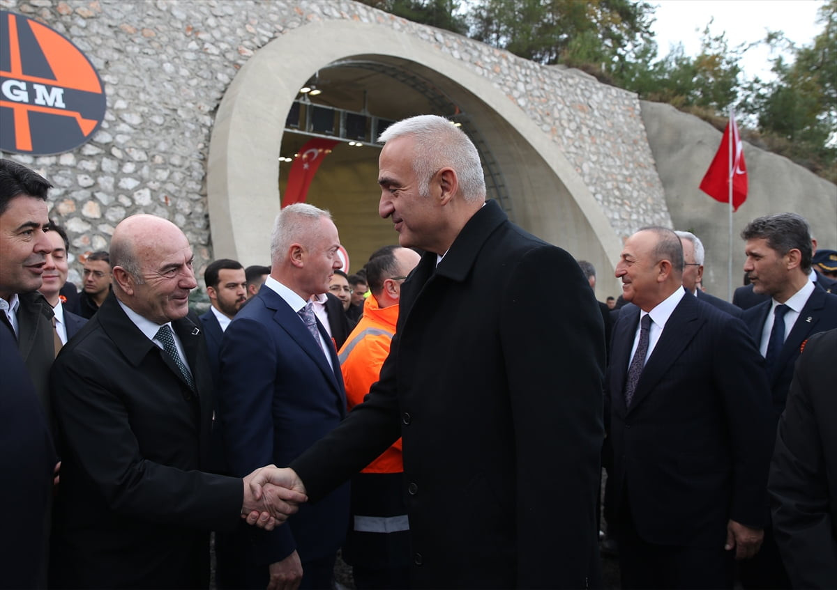 Kültür ve Turizm Bakanı Mehmet Nuri Ersoy (sağda), Antalya-Alanya Doğu Çevre Yolu ve Demirtaş...