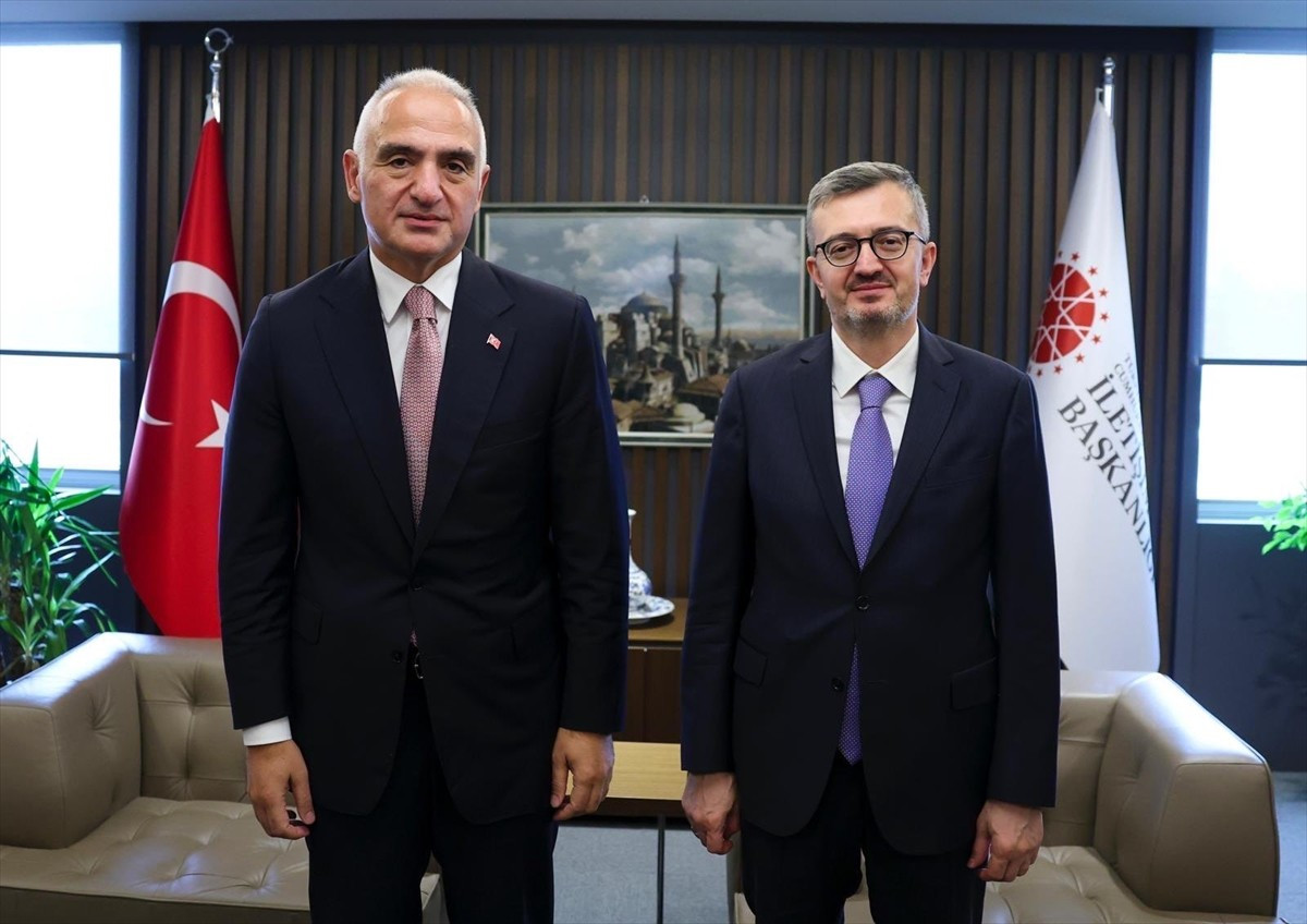 Kültür ve Turizm Bakanı Mehmet Nuri Ersoy (solda), Cumhurbaşkanlığı İletişim Başkanı Burhanettin...