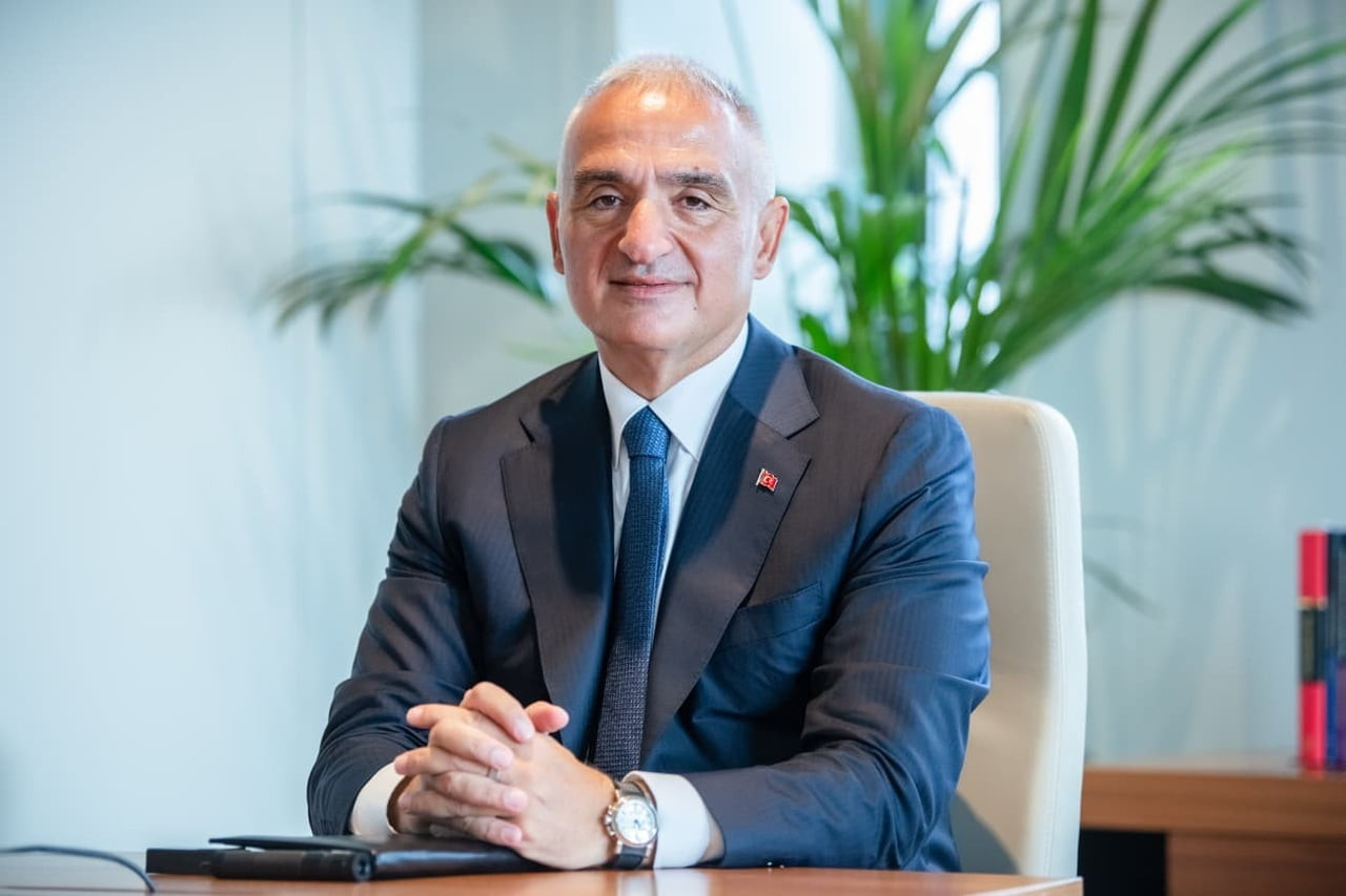 KÜLTÜR VE TURİZM BAKANI MEHMET NURİ ERSOY TÜRKİYE'Yİ BAŞARIYLA TEMSİL EDEN SANATÇILARA TEŞEKKÜR...