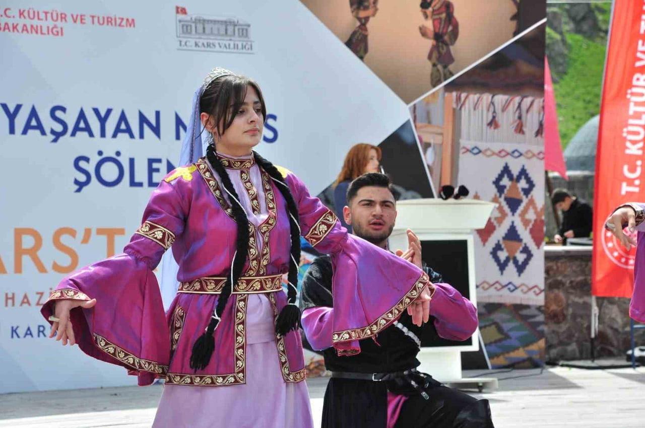 KÜLTÜR VE TURİZM BAKANLIĞININ KATKILARIYLA, KARS VALİLİĞİ VE BİZ EBRU DERNEĞİ İŞ BİRLİĞİNDE...