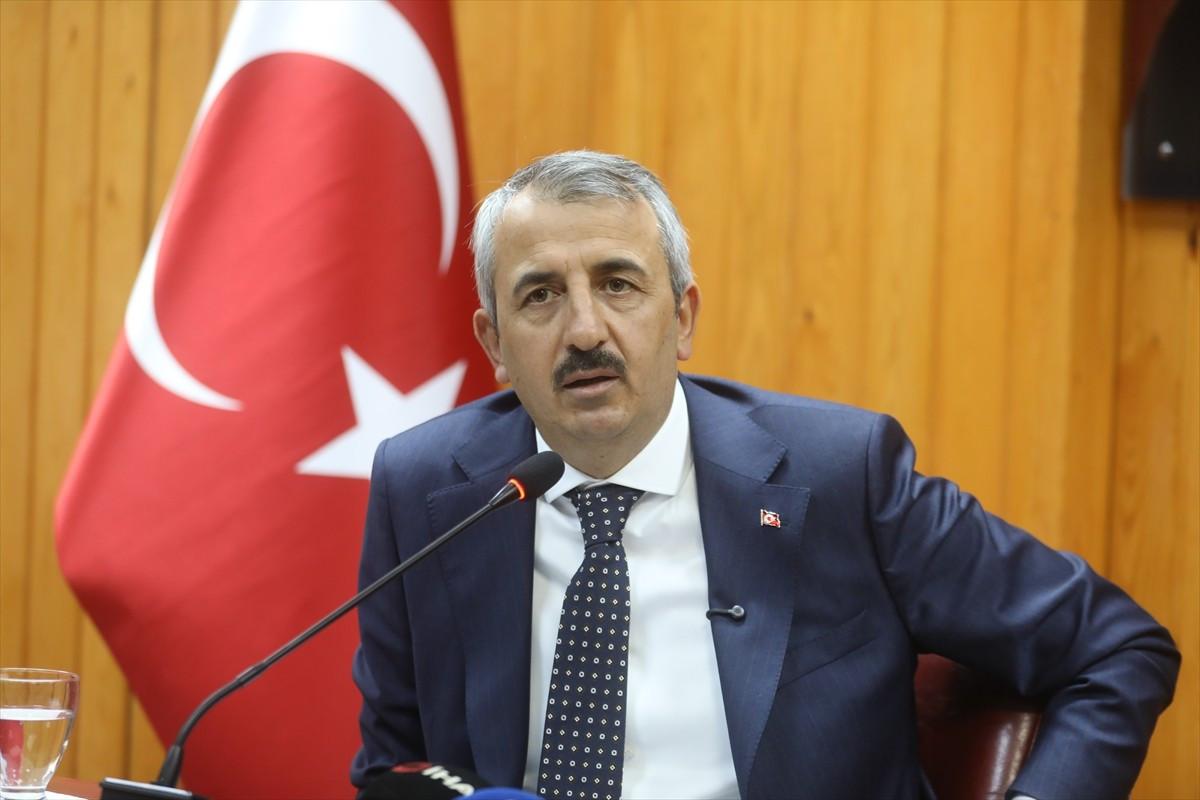 Kuraklık ve altyapıdaki sorunlar nedeniyle su kesintileri yaşanan Edirne'ye Süloğlu Barajı'ndan su...