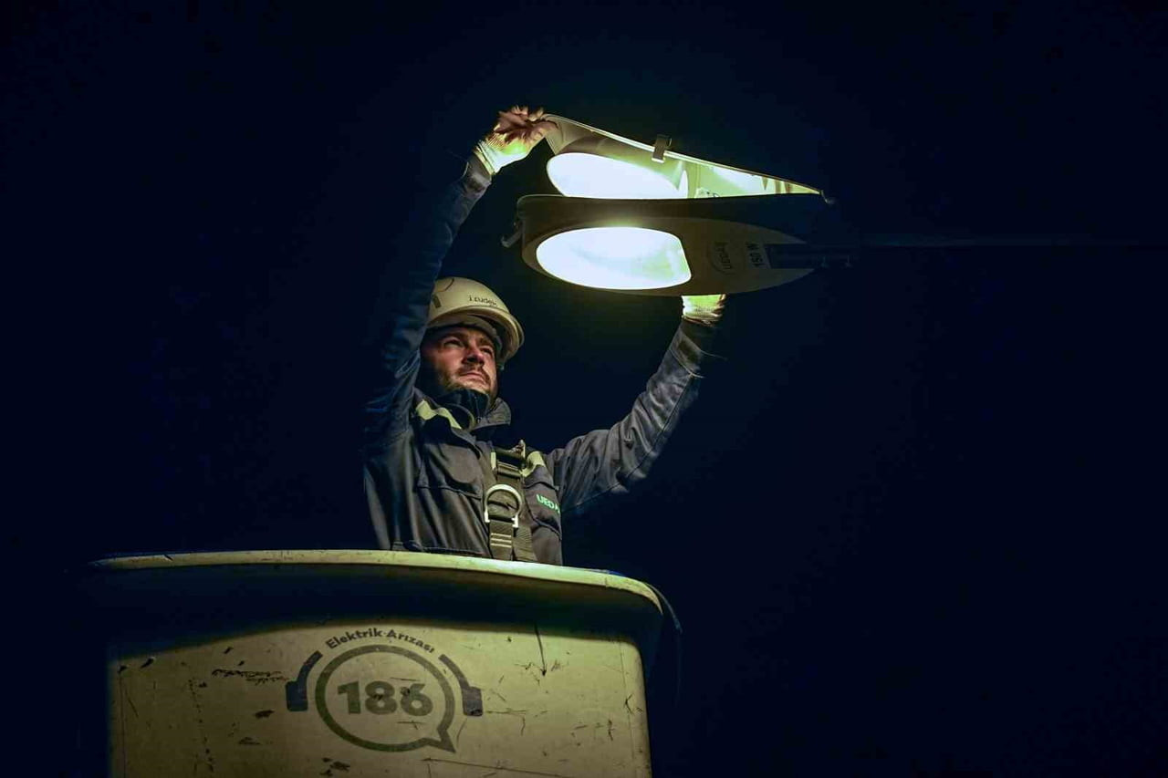KURBAN BAYRAMI BOYUNCA KESİNTİSİZ ENERJİ HİZMETİNİN SÜRDÜRÜLEBİLMESİ İÇİN UEDAŞ, SAHA EKİPLERİYLE...