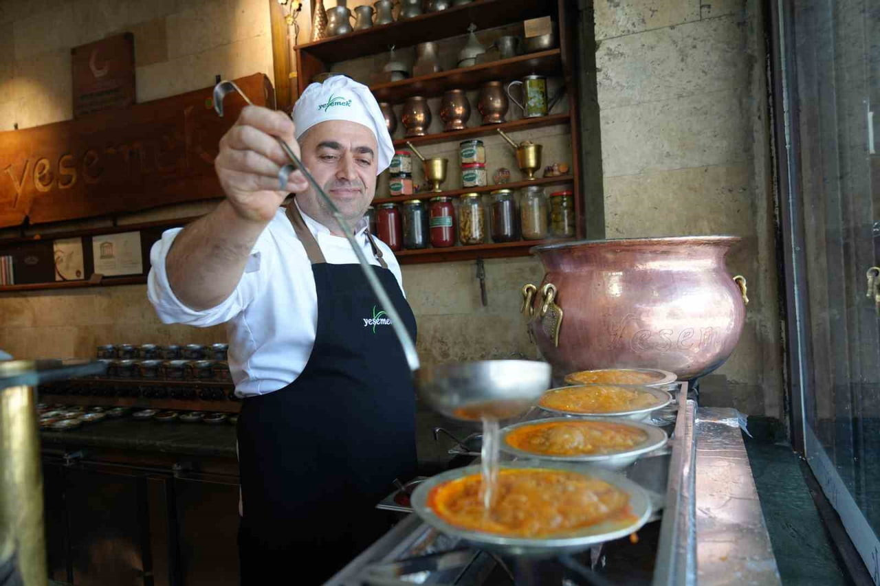 KURBAN BAYRAMI TATİLİNDE GASTRONOMİ ŞEHRİ GAZİANTEP, ZENGİN MUTFAĞI VE YÖRESEL LEZZETLERİYLE YERLİ...