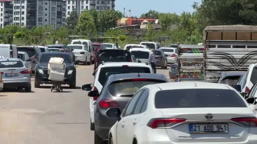 Kurban Bayramının ilk gününde mezarlıklar doldu taştı