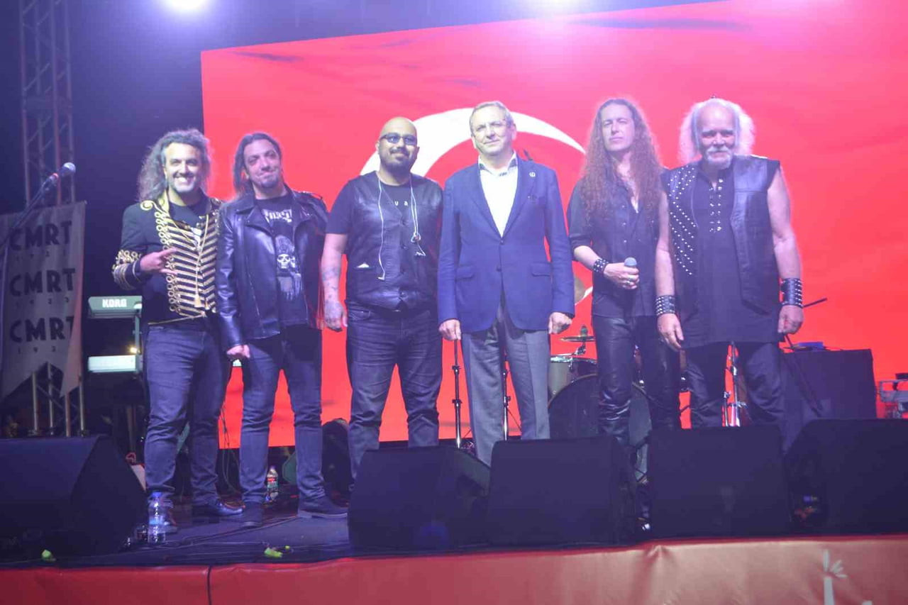KURTALAN EKSPRES AYVALIK GASTROFEST’TE NOSTALJİ RÜZGÂRI ESTİRDİ