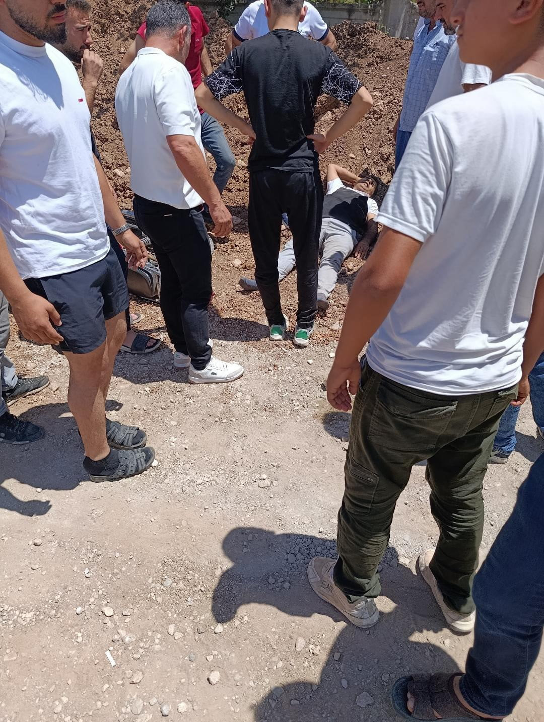 KURTALAN İLÇESİNDE OTOMOBİL İLE MOTOSİKLETİN ÇARPIŞMASI SONUCU MEYDANA GELEN KAZADA MOTOSİKLET...