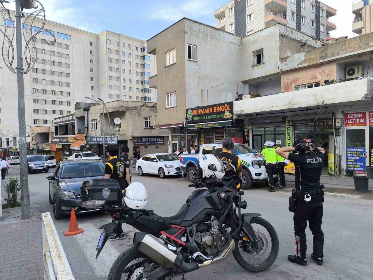 KURTALAN’DA YAZ UYGULAMASI 20 MOTOSİKLET YEDİEMİNE ÇEKİLDİ, 60 ARACA CEZA KESİLDİ