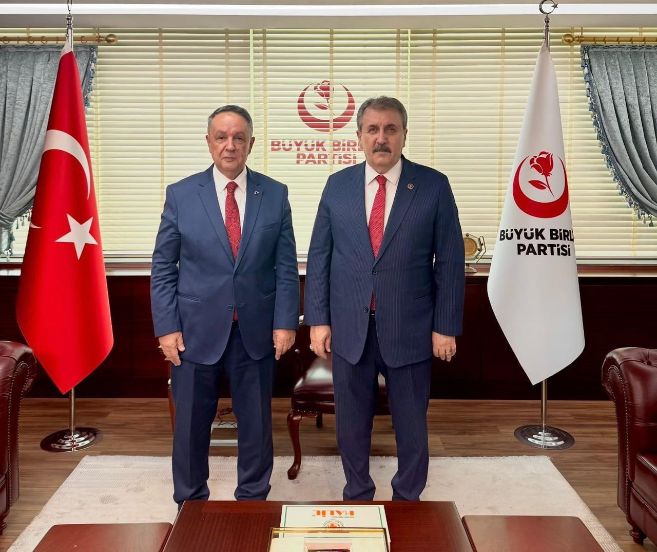 KURULTAY SONRASI YAPILAN GÖREVLENDİRMEDE EKREM ALFATLI VE GENEL BAŞKAN MUSTAFA DESTİCİ