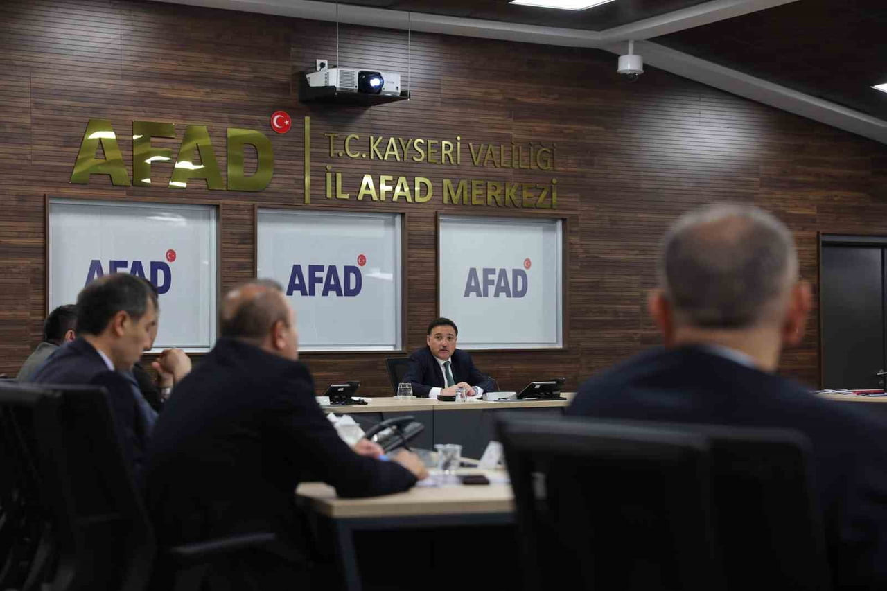 KURUM MÜDÜRLERİ DEĞERLENDİRME TOPLANTISI; KAYSERİ VALİSİ GÖKMEN ÇİÇEK BAŞKANLIĞINDA...