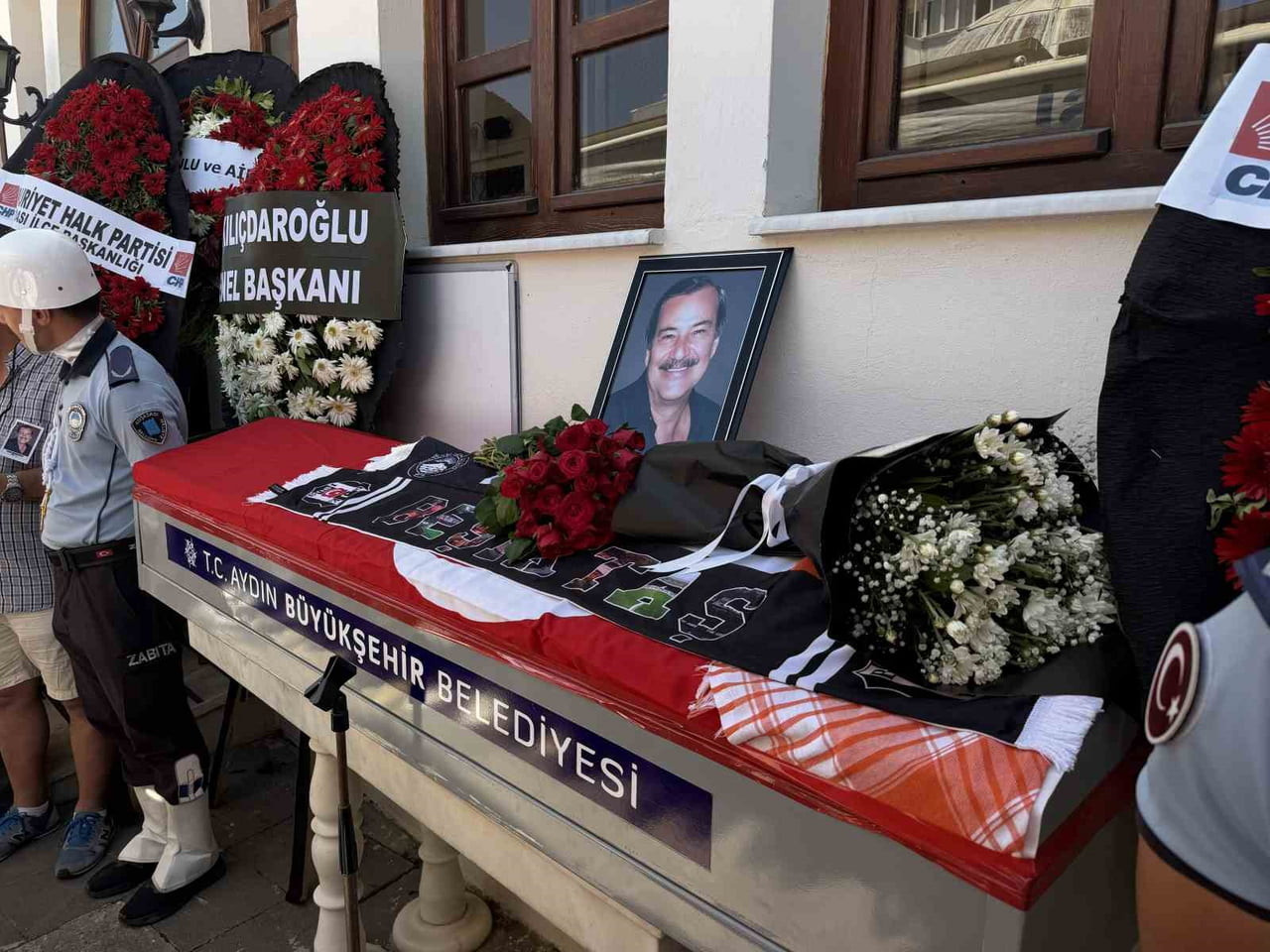 KUŞADASI BELEDİYESİ ESKİ BAŞKANI BERBEROĞLU, SON YOLCULUĞUNA UĞURLANDI