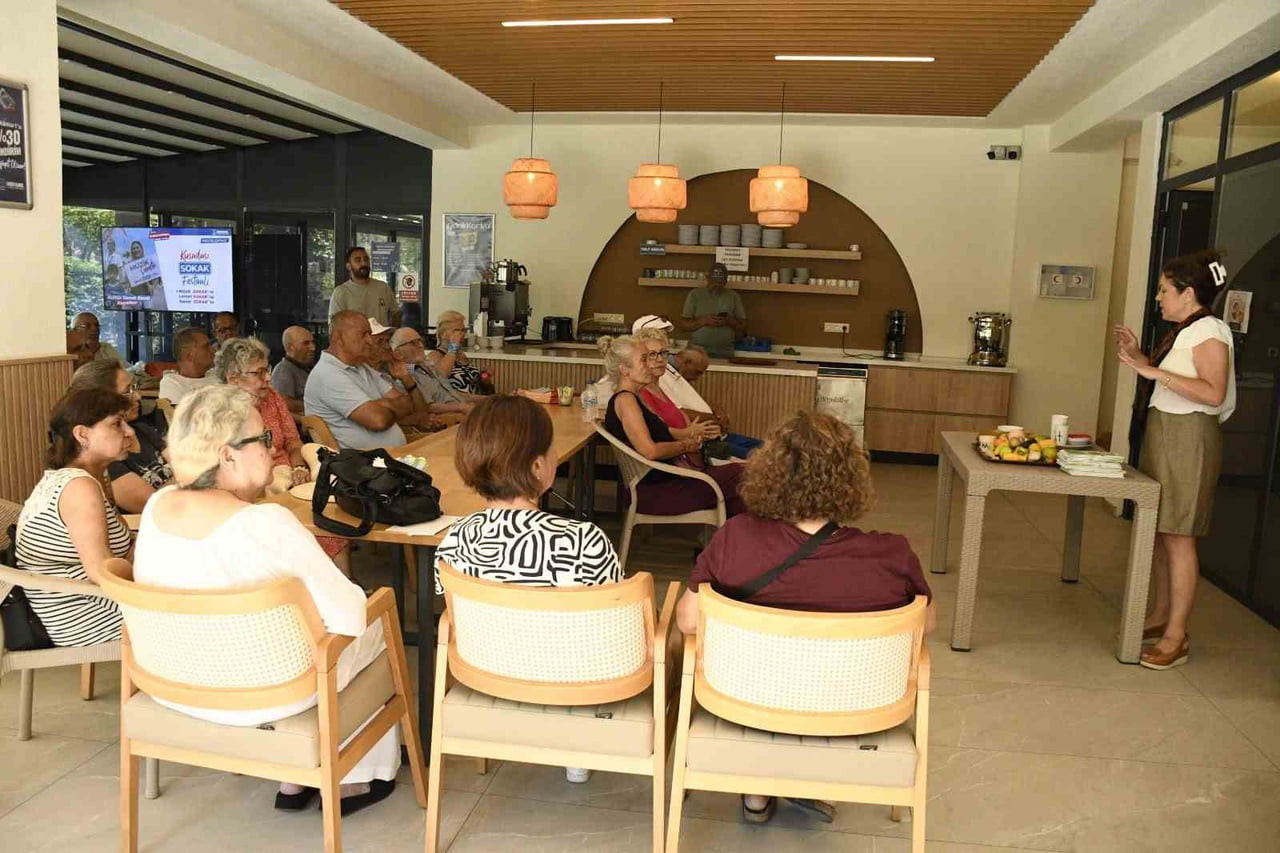 KUŞADASI BELEDİYESİ TARAFINDAN İKİNCİ BAHAR MERKEZİ’NDE DÜZENLENEN "SAĞLIKLI OLMAK İÇİN NASIL...