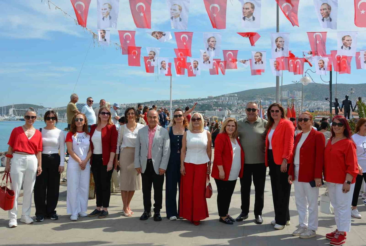 KUŞADASI’NDA 19 MAYIS’A YAKIŞAN COŞKU, KUTO’DAN GÜÇLÜ KATILIM
