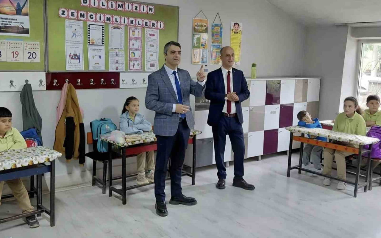 KÜTAHYA ASE SOSYAL BİLİMLER LİSESİ’NDEN GÜLDÜREN KÖYÜ OKULUNA ANLAMLI ZİYARET