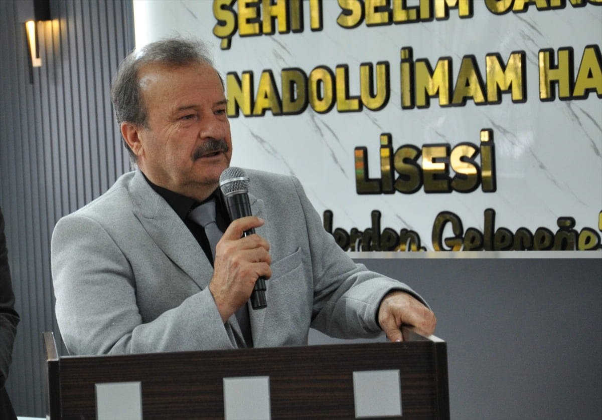 Kütahya başta olmak üzere Türkiye'nin birçok ilinde, bağışçılardan gelen kitaplarla, gönüllü...