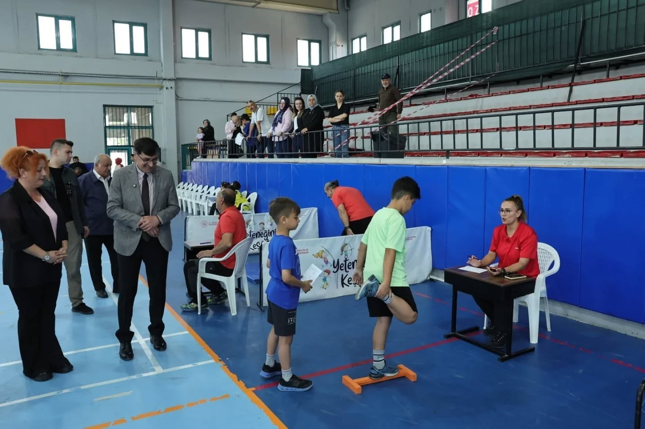 KÜTAHYA BELEDİYE BAŞKANI EYÜP KAHVECİ, GELECEĞİN SPORCULARININ YETİŞTİRİLDİĞİ KÜTAHYA SPOR...