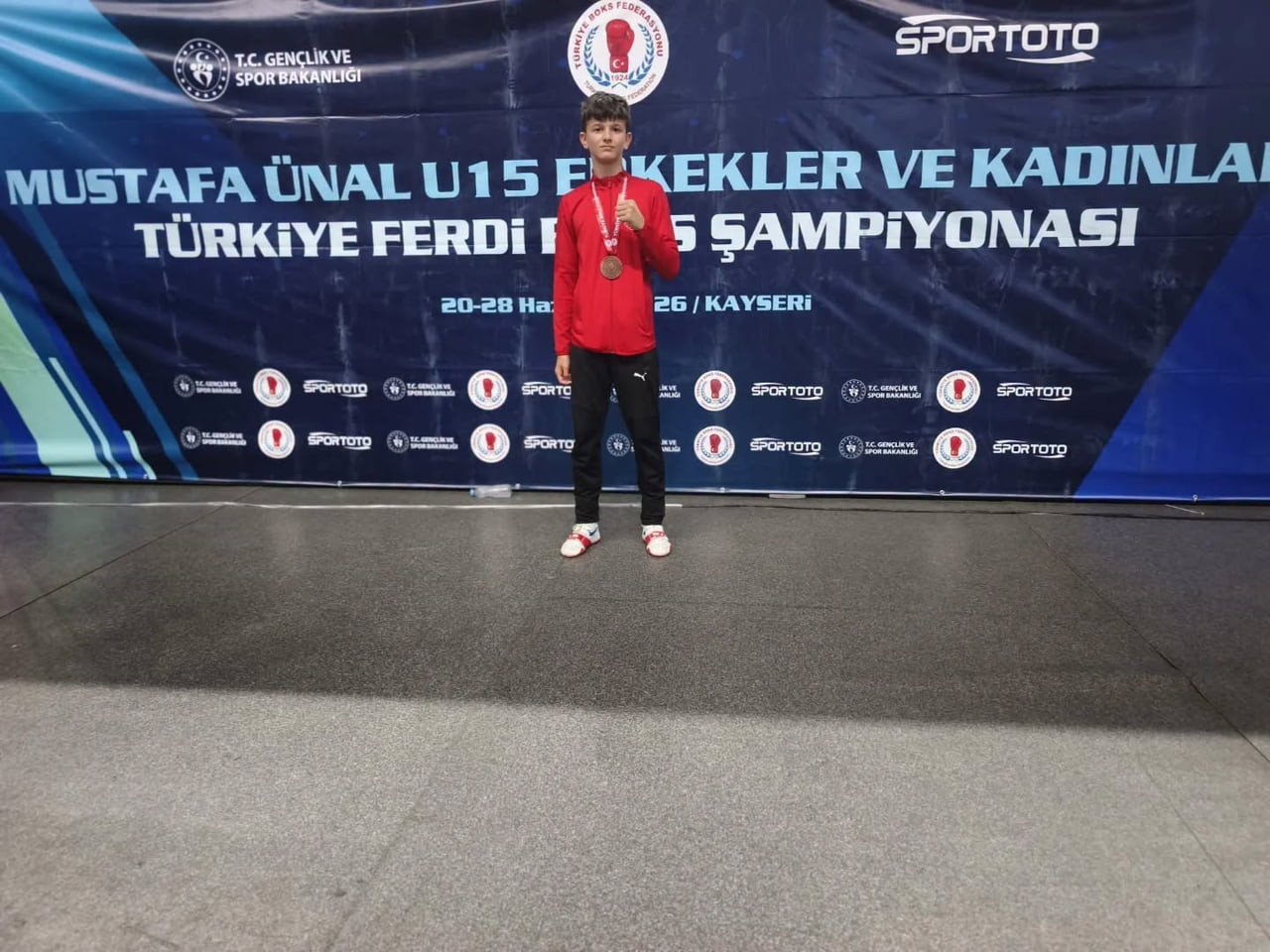 KÜTAHYA BELEDİYESPORLU BOKSÖR MEHMET TURAN DELİBAŞ TÜRKİYE ÜÇÜNCÜSÜ OLDU