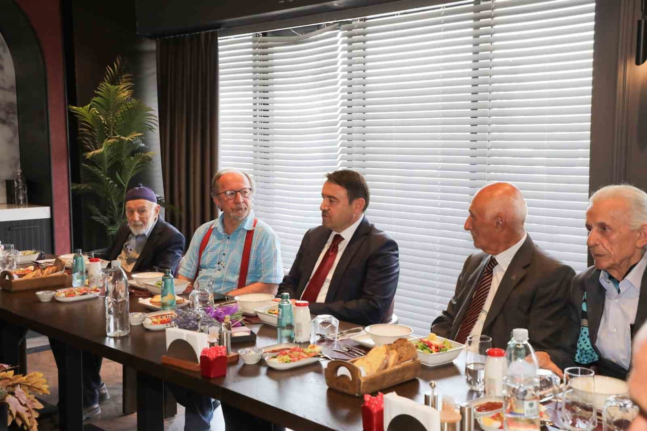 KÜTAHYA ÇİNİSİNİN GELECEĞİ MASAYA YATIRILDI