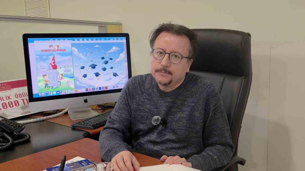 KÜTAHYA DUMLUPINAR ÜNİVERSİTESİ ÖĞRETİM GÖREVLİSİ VE İLLÜSTRASYON SANATÇISI ADEM DÖNMEZ, YAPAY...