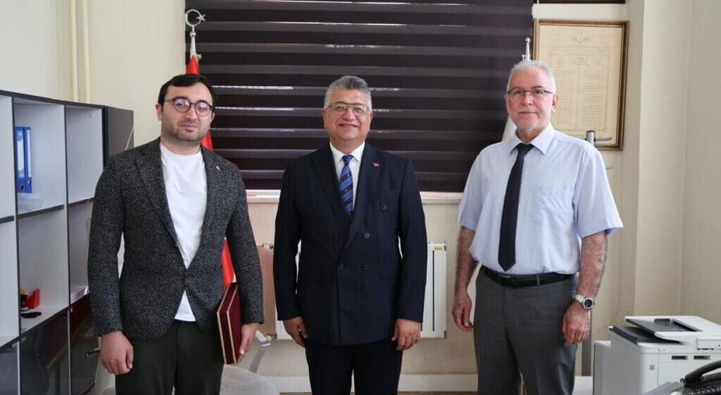 KÜTAHYA DUMLUPINAR ÜNİVERSİTESİ SÜREKLİ EĞİTİM MERKEZİ MÜDÜRLÜĞÜNE ATANAN PROF. DR. LEVENT MERCİN...