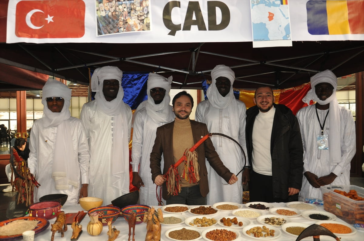 Kütahya Dumlupınar Üniversitesi'nde (DPÜ) öğrenim gören uluslararası öğrenciler, ülkelerine ait...