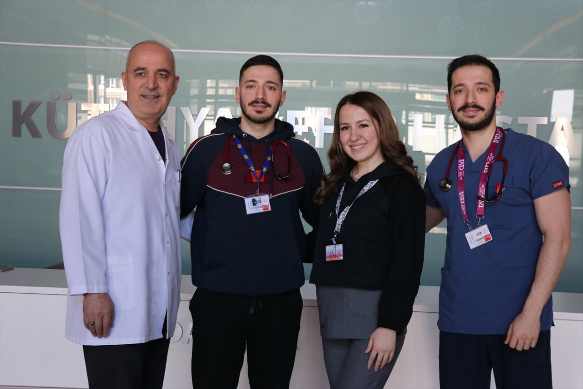 Kütahya Şehir Hastanesinde görevli 58 yaşındaki sağlık personeli Mustafa Ercura, doktor olan kızı...