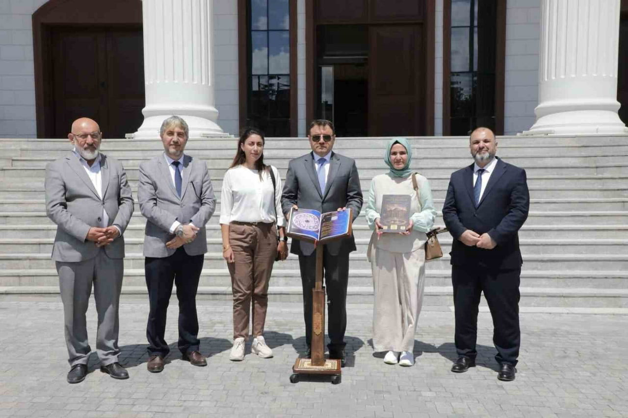 KÜTAHYA ULU CAMİİ’NDE 'KAREKODLU DİJİTAL REHBER SİSTEMİ' HİZMETE GİRDİ