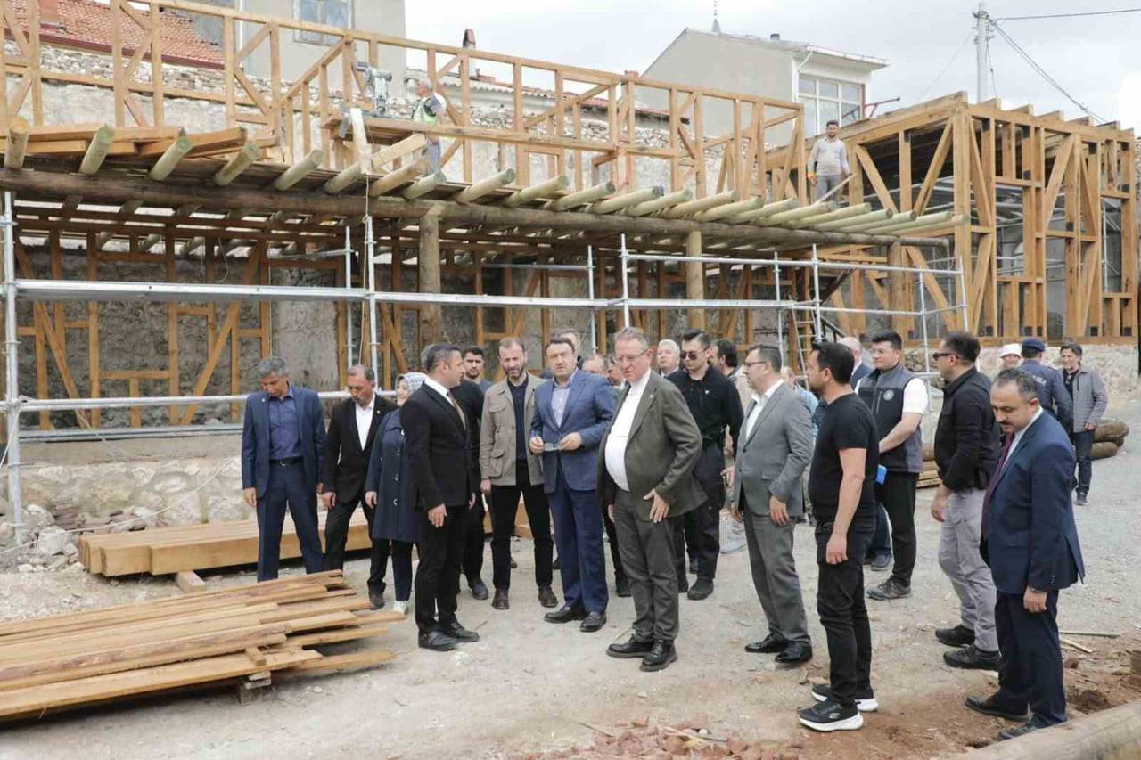 KÜTAHYA VALİSİ IŞIN, EMET HANI VE HAYVAN BARINAĞINDA İNCELEMELERDE BULUNDU