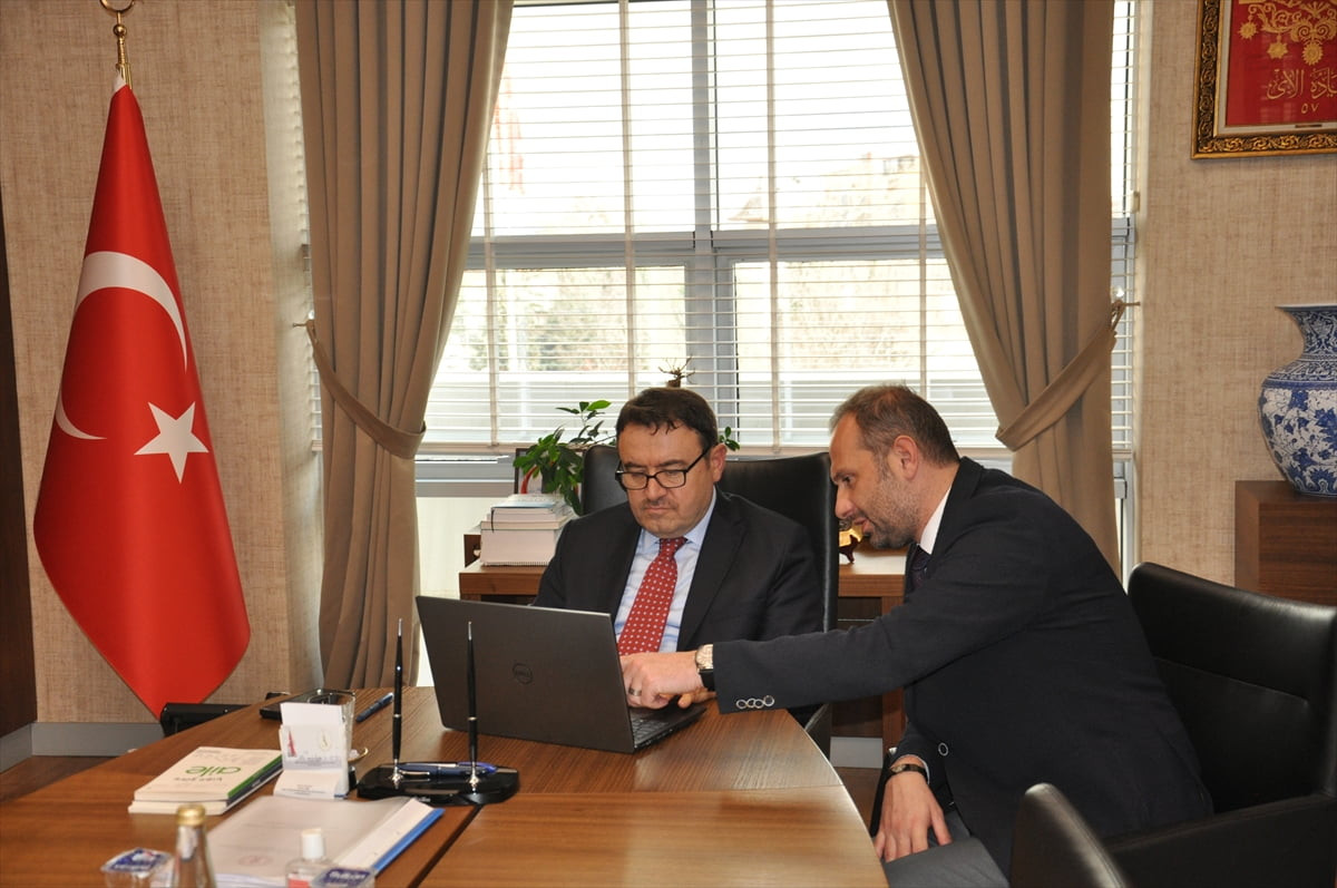 Kütahya Valisi Musa Işın (solda), Anadolu Ajansının (AA) gözünden 2025'e damga vuran olaylara ait...