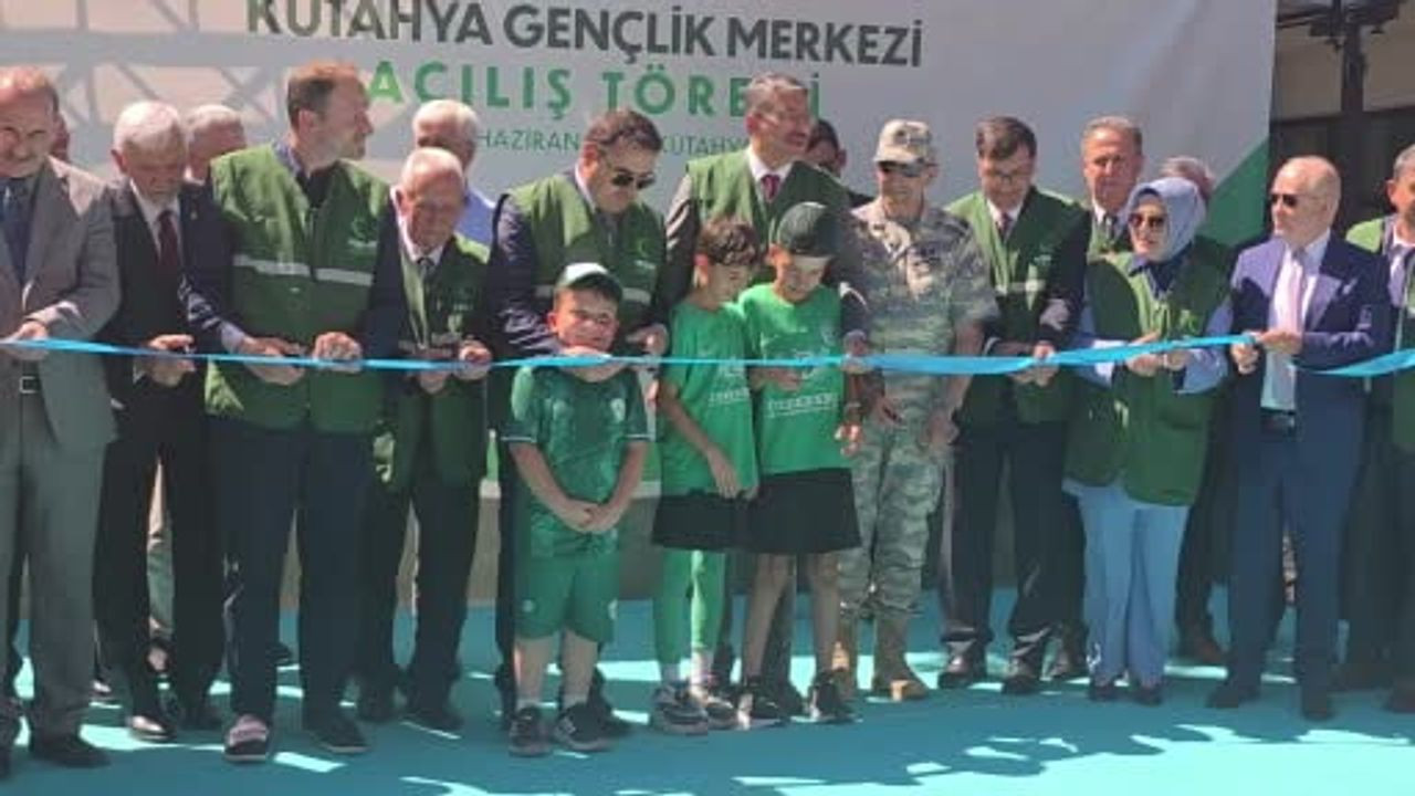 Kütahya Yeşilay Gençlik Merkezi ve Kafe1920 açıldı