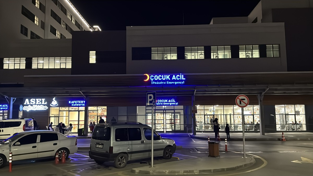  Kütahya'da bir apartmanın havalandırma boşluğuna atılan yeni doğan bebek, hastanede tedavi altına...