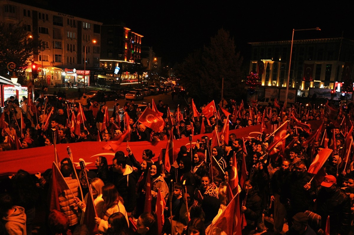 Kütahya'da, Cumhuriyet'in kuruluşunun 102. yıl dönümü ve 29 Ekim Cumhuriyet Bayramı dolayısıyla...