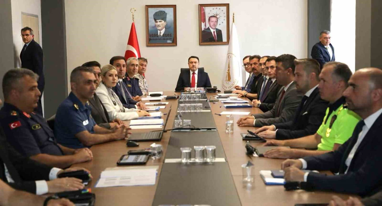 KÜTAHYA'DA GÜVENLİK ZİRVESİ, İLAVE TEDBİRLER MASAYA YATIRILDI