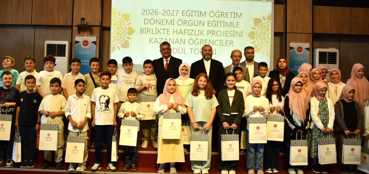 KÜTAHYA'DA HAFIZLIK PROJESİNİ KAZANAN ÖĞRENCİLER ÖDÜLLENDİRİLDİ