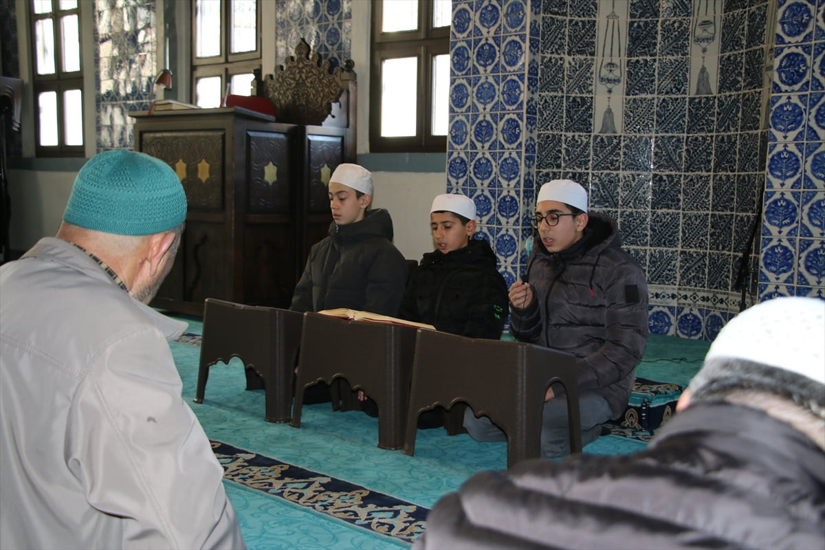 Kütahya'da imam hatip lisesi öğrencileri, ramazan boyunca camilerde imamlık, müezzinlik ve vaizlik...